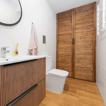 Apartment Freeman-1a з кухнею, терасою, грилем - на увесь перший поверх котеджу 4місний Bukovel