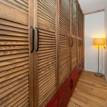 Apartment Freeman-1a з кухнею, терасою, грилем - на увесь перший поверх котеджу 4місний
